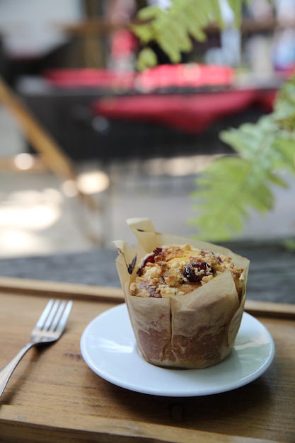 Muffin cake su fondo di legno