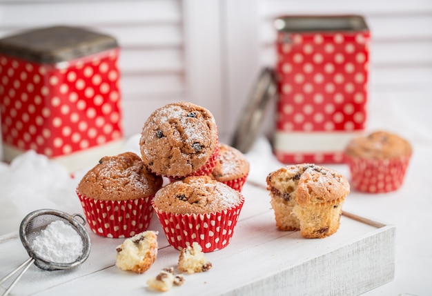 Muffin deliziosi fatti in casa freschi con uvetta