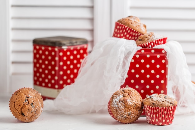 Muffin deliziosi fatti in casa freschi con uvetta