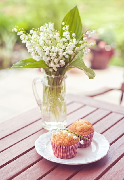 Muffin dolci e fiori