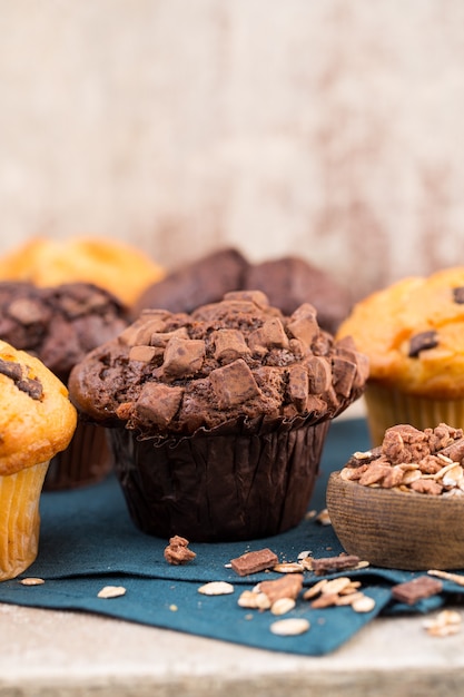 Muffin fatti in casa al cioccolato,