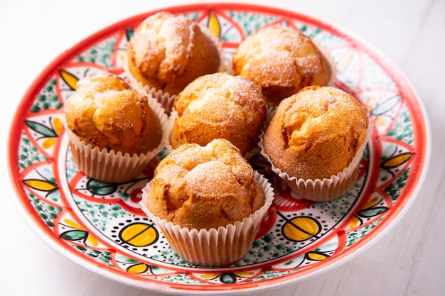 Muffin fatti in casa con uova e miele.