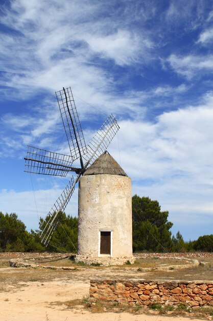 Mulini a vento dei mulini a vento delle Isole Baleari Spagna