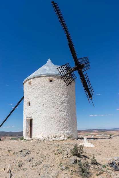 mulini a vento di Consuegra a Toledo, Spagna. Servivano a macinare campi coltivati a grano