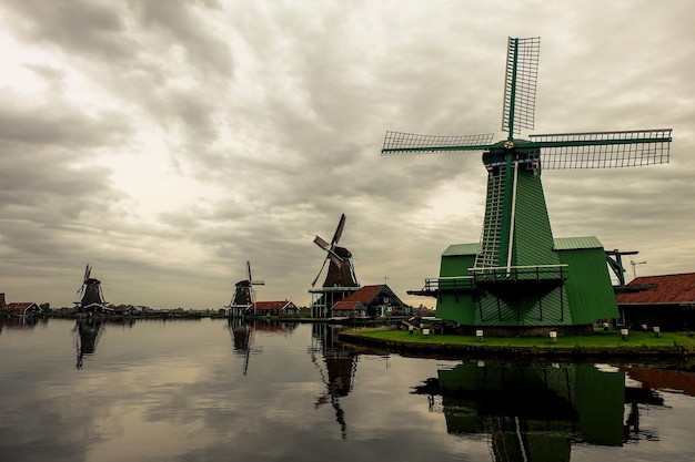 Mulini a vento di Zaanse Schans tranquillo villaggio nei Paesi Bassi settembre 2017