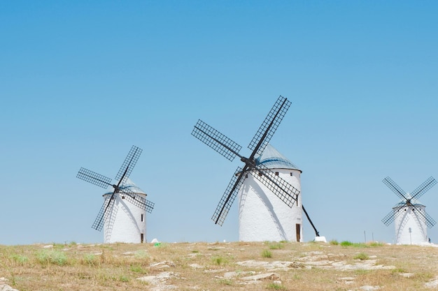 Mulini a vento tradizionali spagnoli in Castiglia La Mancha regione autonoma Campo de Criptana Ciudad Real Spagna Famoso percorso turistico per il turismo interno