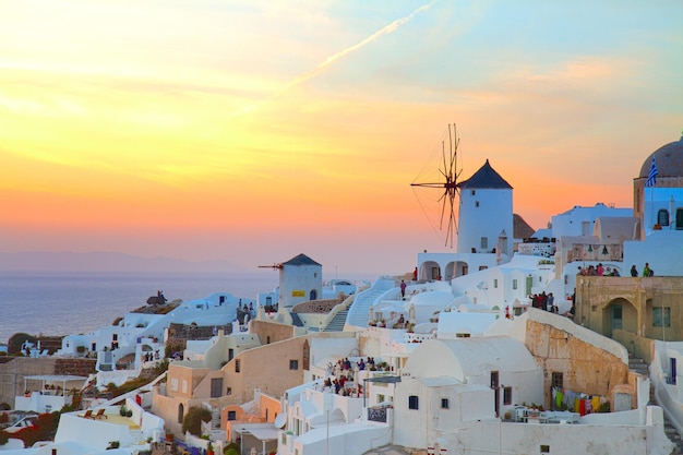 Mulino a vento di Oia al tramonto Santorini