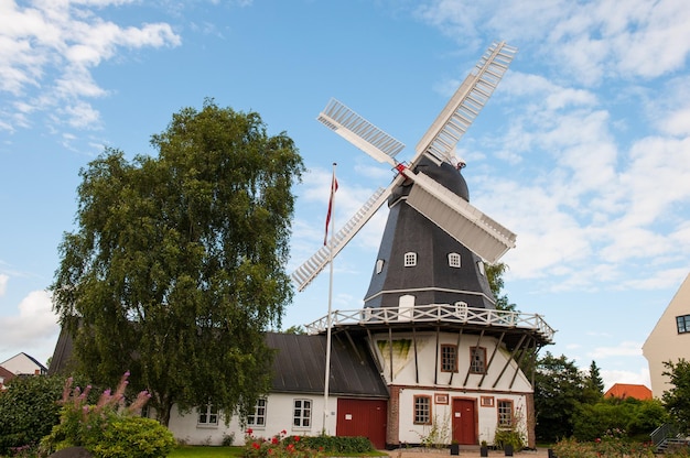 Mulino a vento nella città di Ringsted in Danimarca