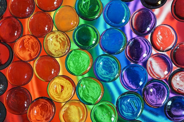 multi bolle di cristallo colorato sfondo colorato