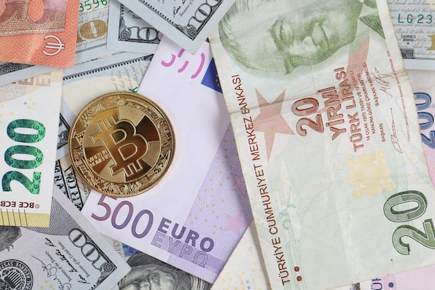 Multi Euro Dolar contanti e monete Diversi tipi di banconote di nuova generazione bitcoin lira turca