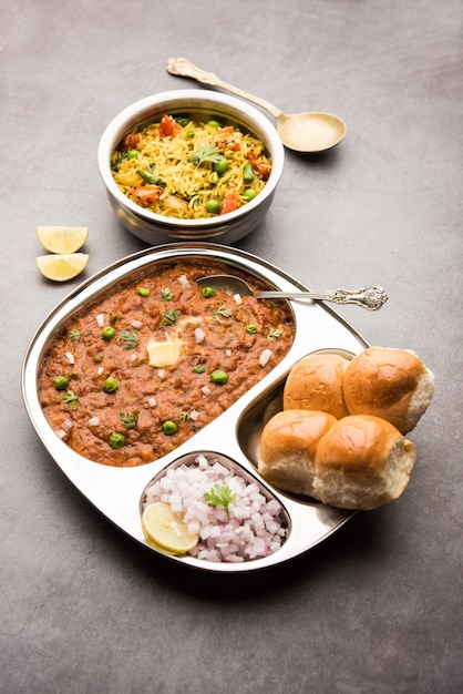 Mumbai Style Pav Bhaji con Tawa Pulav, è un popolare cibo lungo la strada dall'India