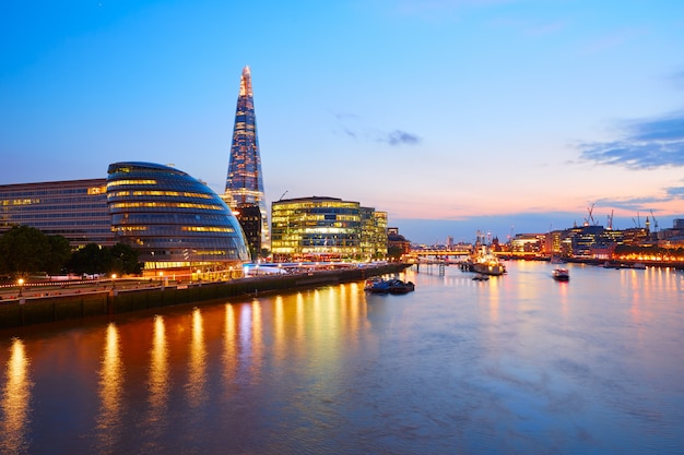 Municipio di tramonto dell&#39;orizzonte di Londra e finanziario