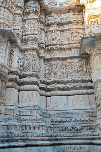 Mura del tempio di Jagdish a Udaipur in India