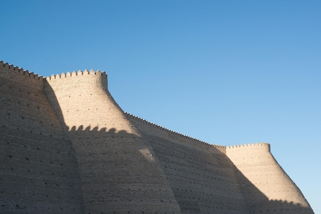 Mura storiche della fortezza dell'Arca a Bukhara, in Asia centrale