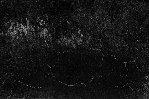 Muro di intonaco di cemento scuro con crepa astratta e texture grunge