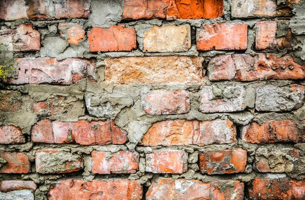 Muro di mattoni con cemento. Sfondo trama.