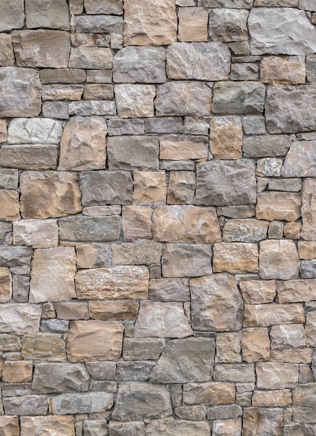 Muro di pietra decorativo e irregolare