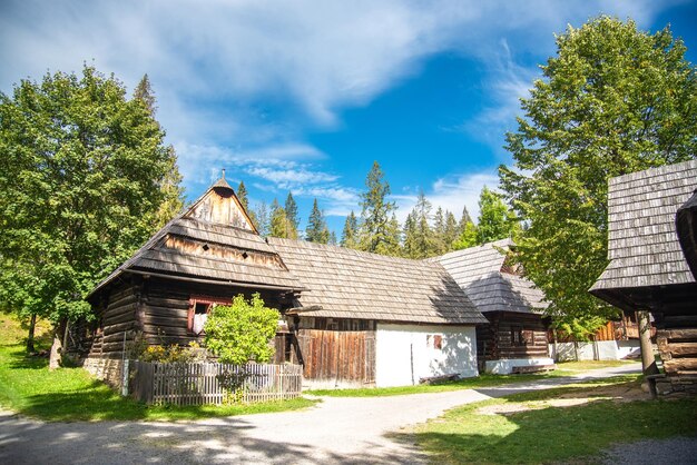 Museo popolare in legno nel villaggio di Zuberec, Slovacchia. Skanzen del villaggio di Orava.