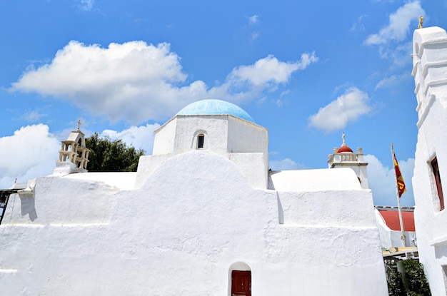 Myconos, vedute delle case bianche con le loro strade acciottolate. Bagnato dal Mar Egeo meridionale, Cicladi.