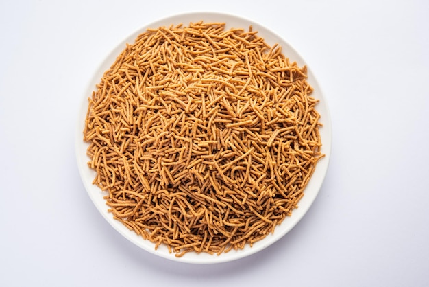 Nachni o Ragi Sev è un delizioso noodle croccante a base di miglio sano cibo indiano