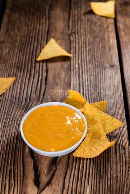 Nachos con salsa al formaggio