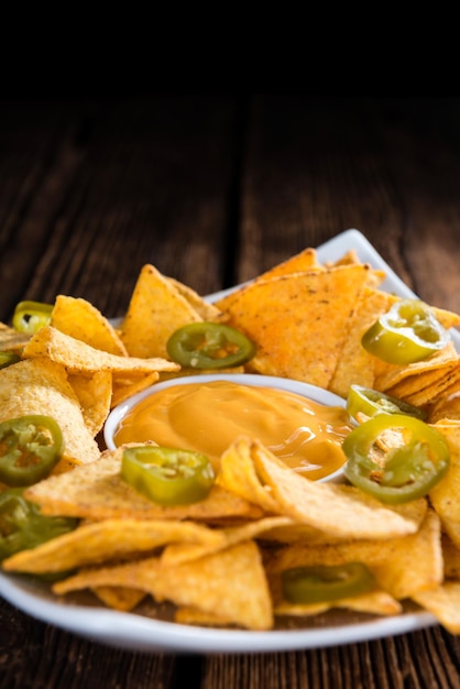 Nachos con salsa al formaggio