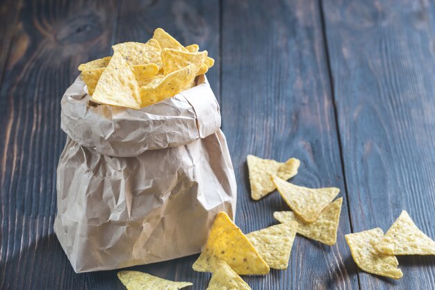 Nachos nel sacchetto di carta