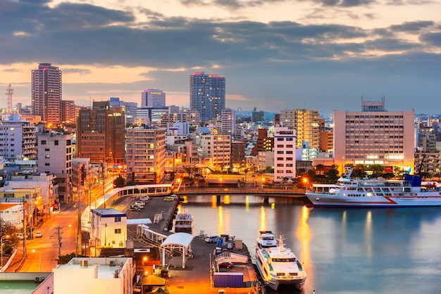 Naha Okinawa Giappone Paesaggio cittadino all'alba