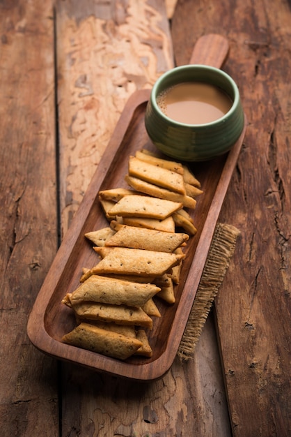 Namakpare o salato Shakarpara, shakarpare o namkeen Shankarpali, popolare cibo diwali o snack per l'ora del tè dal Gujarat, India