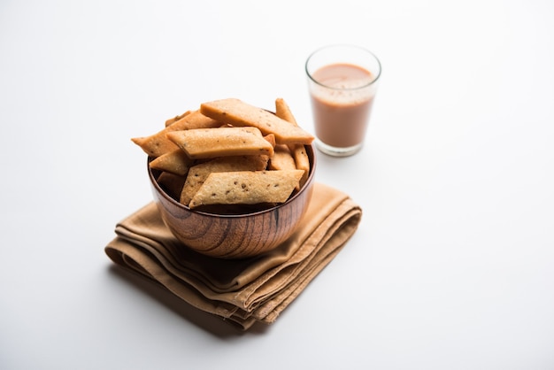 Namakpare o salato Shakarpara, shakarpare o namkeen Shankarpali, popolare cibo diwali o snack per l'ora del tè dal Gujarat, India