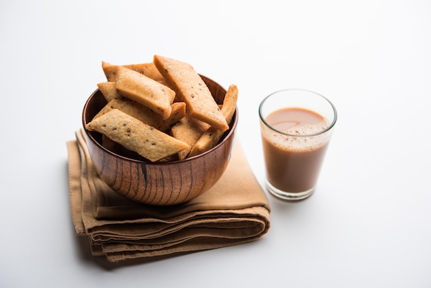 Namakpare o salato Shakarpara, shakarpare o namkeen Shankarpali, popolare cibo diwali o snack per l'ora del tè dal Gujarat, India