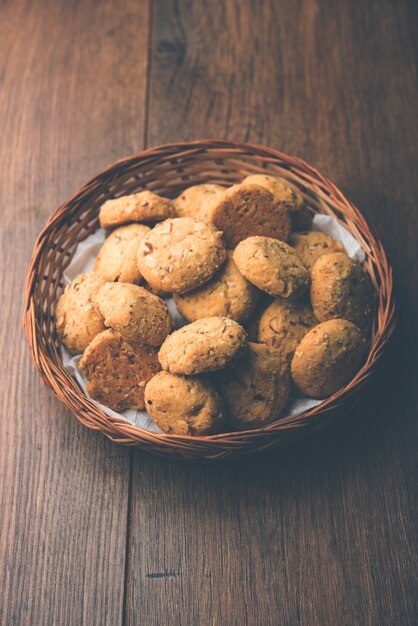 Nan khatai o Nankhatai è un autentico biscotto indiano dolce e salato senza uova caricato con frutta secca