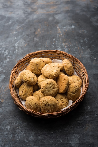 Nan khatai o Nankhatai è un autentico biscotto indiano dolce e salato senza uova caricato con frutta secca