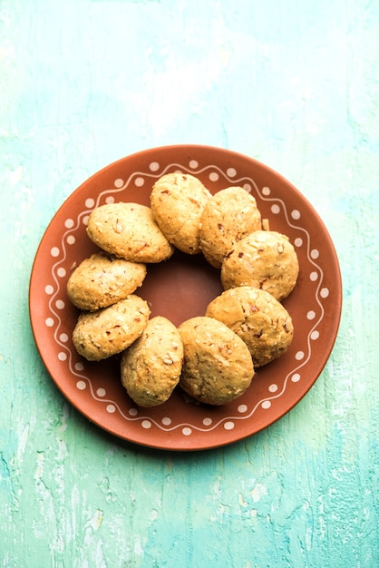 Nan khatai o Nankhatai è un autentico biscotto indiano dolce e salato senza uova caricato con frutta secca