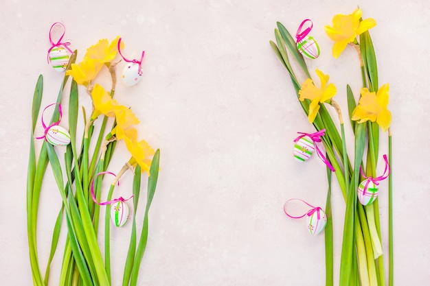 Narciso giallo e uova di Pasqua