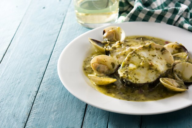 Naselli di pesce e vongole con salsa verde