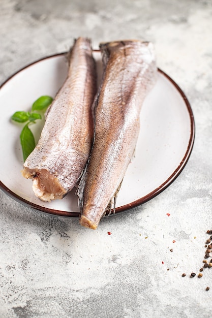 Nasello di pesce crudo filetto bianco di pesce fresco pronto da mangiare pasto snack sul tavolo spazio copia cibo