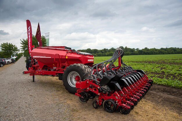 Nastasiv regione di Ternopil Ucraina 14 giugno 2023 mostra agro di nuove tecnologie in agricoltura piantatori e coltivatori