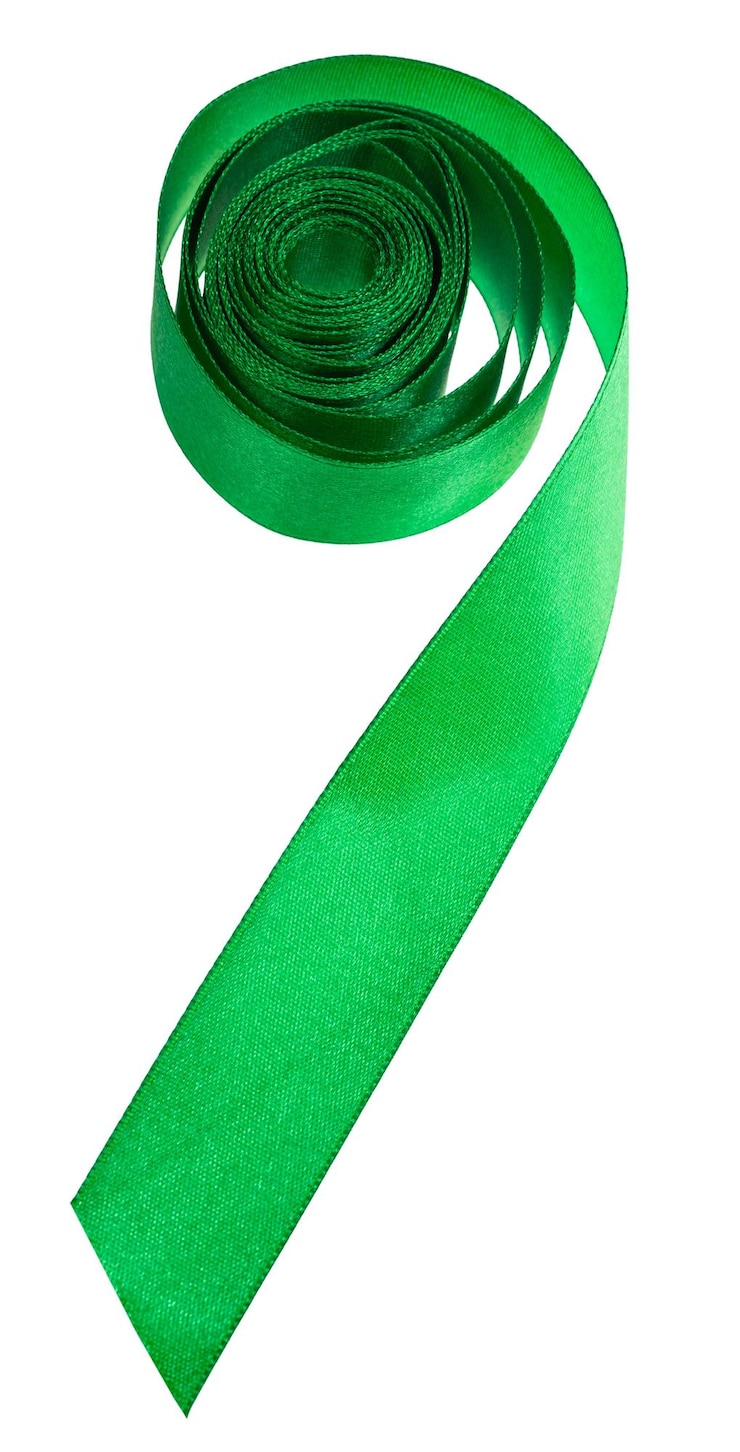 Foto nastro decorativo in raso verde isolato