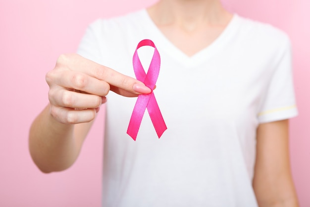 Nastro rosa il simbolo internazionale del cancro al seno