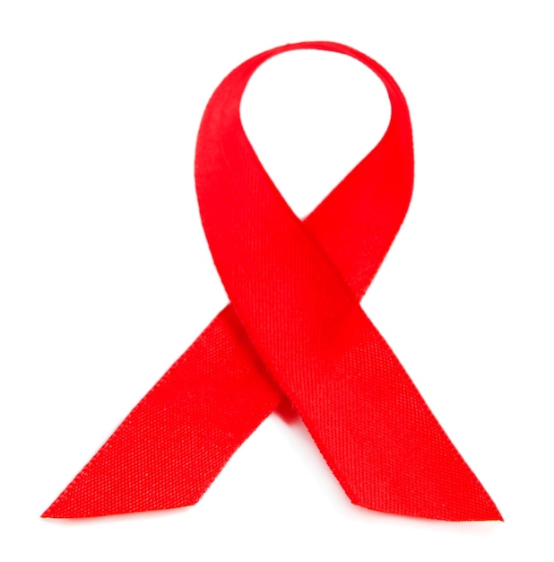 Nastro rosso HIV AIDS isolato su bianco