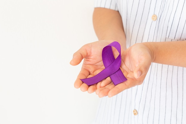 Nastro viola o viola. Cancro al pancreas, testicolare, sopravvissuto al cancro, leiomiosarcoma.