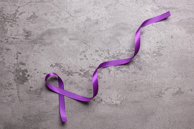 Nastro viola per la malattia di Alzheimer Cancro al pancreas Epilessia Consapevolezza Giornata mondiale contro il cancro