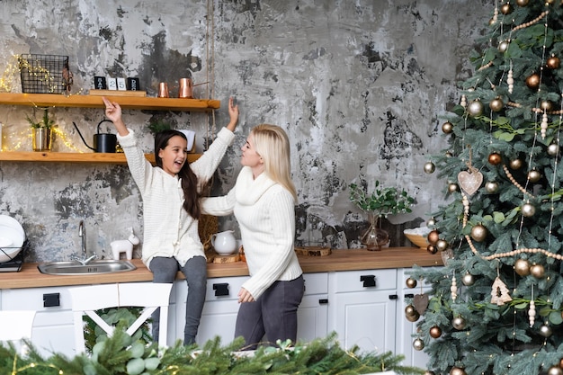 Natale al forno, madre e figlia insieme