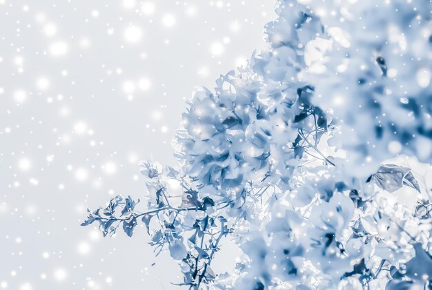 Natale Capodanno blu floreale natura sfondo vacanza carta design fiore albero e neve glitter come sfondo di vendita stagione invernale per il marchio di bellezza di lusso