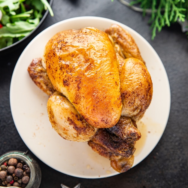 Natale carne pollame pollo o tacchino tavola di capodanno trattare pollo coquelet pasto fresco