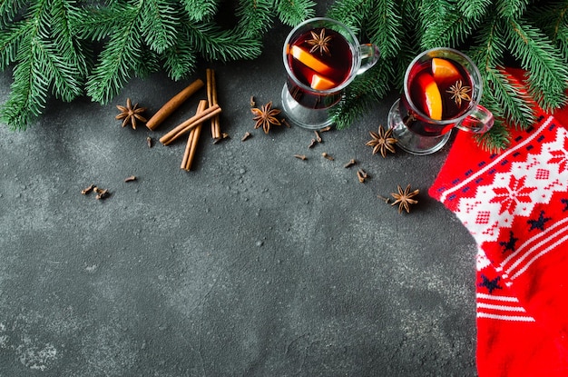 Natale con vin brulè e una calda sciarpa