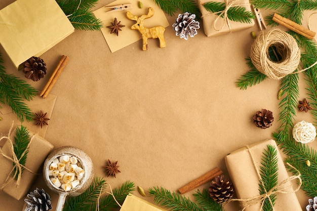 Natale e felice anno nuovo zero rifiuti di carta artigianale sfondo.