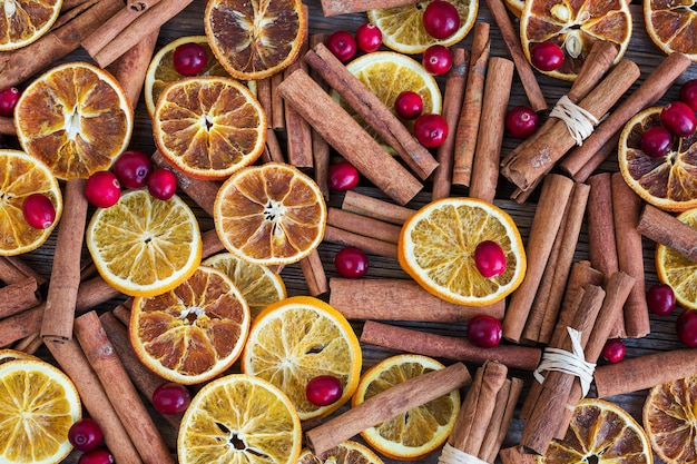 Natale speziato Cannella, arance e mirtillo rosso.