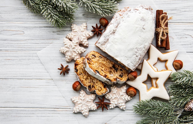 Natale stollen su fondo di legno